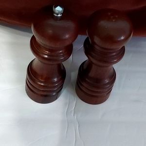 Catalina Cherry Stain Wood Salt&Pepper Mill Shakers
